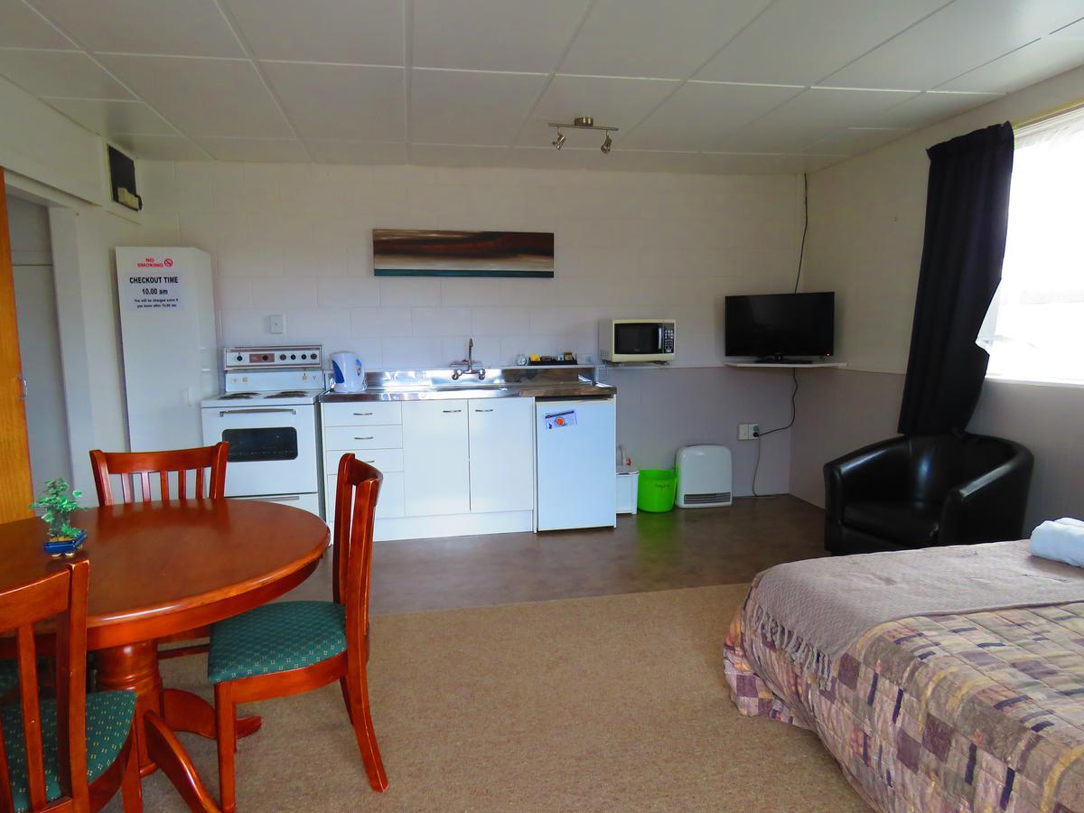 Opunake Motel And Backpackers Lodge Eksteriør billede